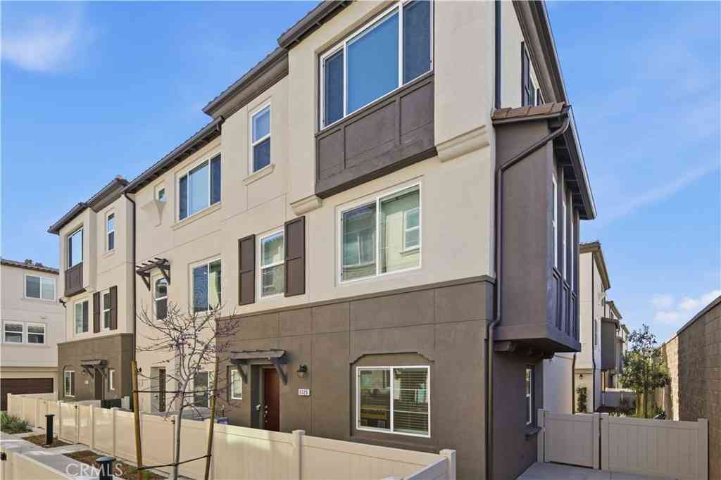 Townhouse For Sale - 9329 Via Azul<br/> Pico Rivera, CA 90660