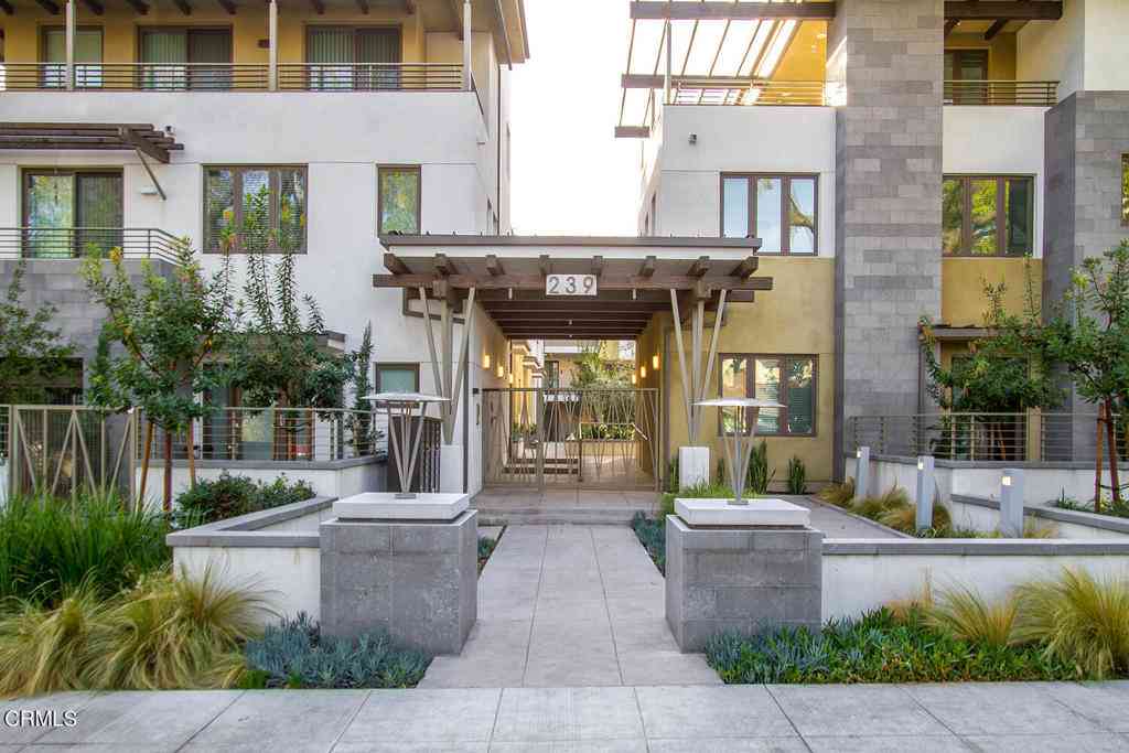 Condo For Sale - 239 S Marengo Avenue #201<br/> Pasadena, CA 91101