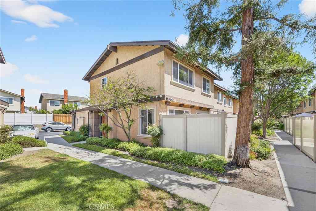 Townhouse For Sale - 12305 Runnymede #1<br/> North Hollywood, CA 91605