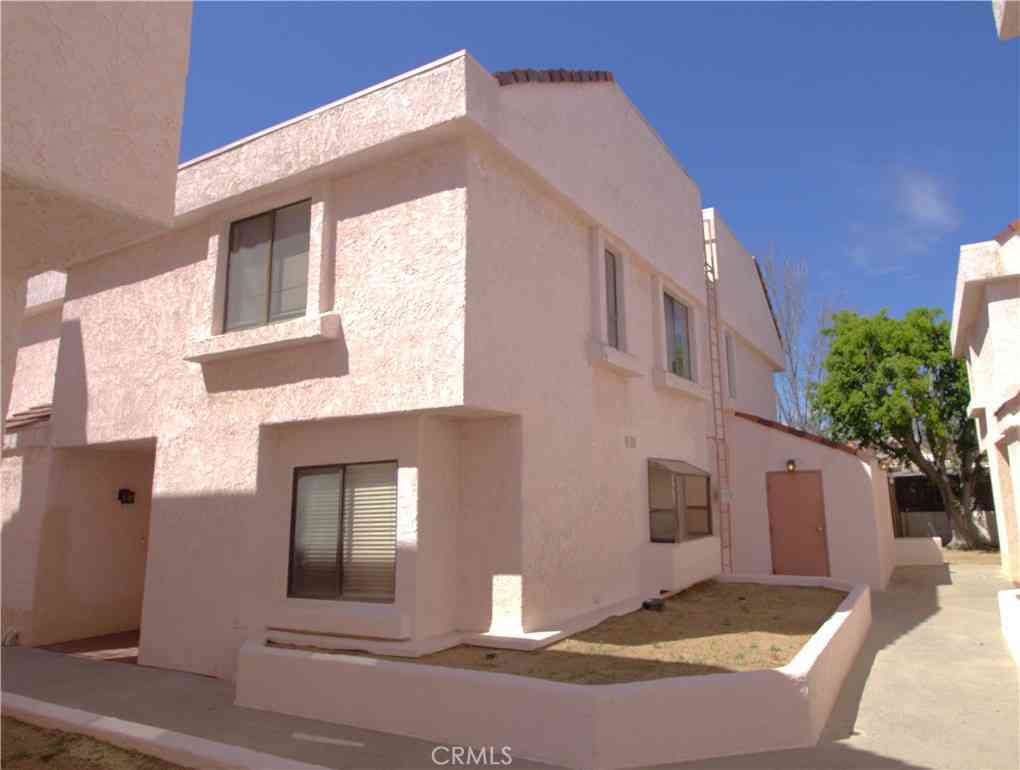 Condo For Sale - 9906 Owensmouth #12<br/> Chatsworth, CA 91311