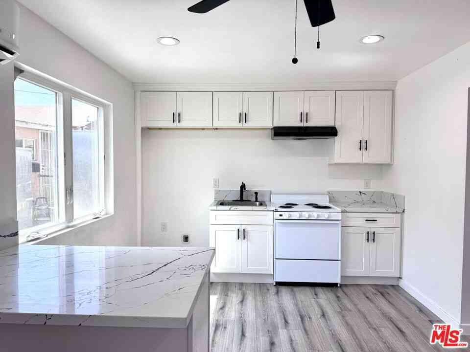 Apartment For Rent - 841 W 64th Street #841.5<br/> Los Angeles, CA 90044