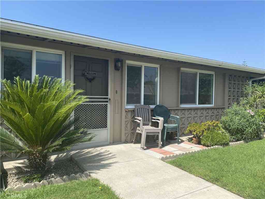Homes For Sale - 13101 Oak Hills Dr., M9-234j<br/> Seal Beach, CA 90740