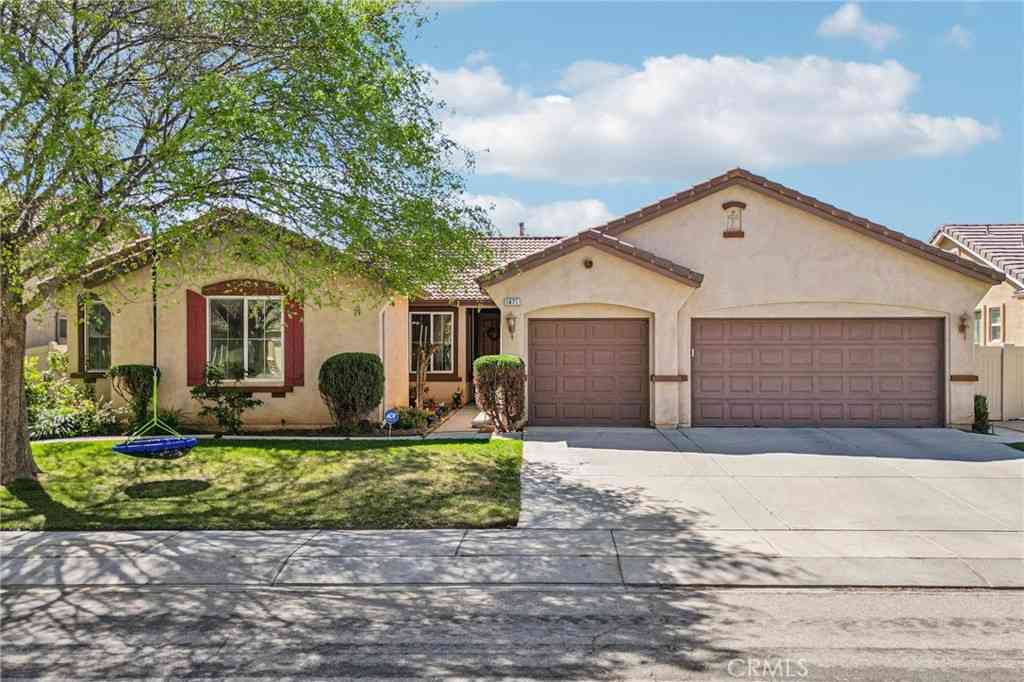 Homes For Sale - 1471 Hunter Moon Way<br/> Beaumont, CA 92223