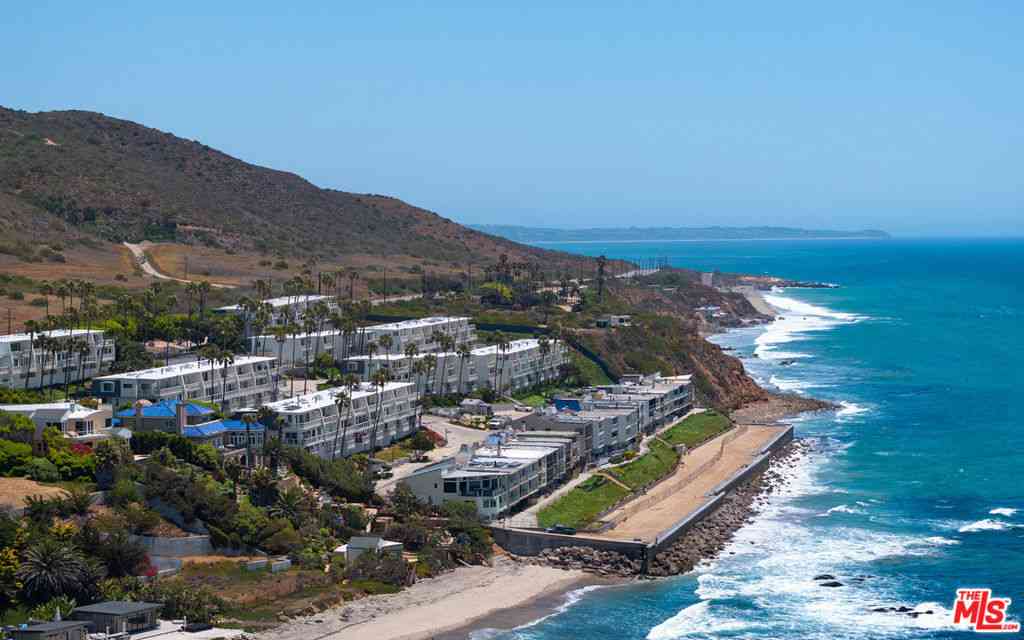 Condo For Sale - 11964 Whalers Lane<br/> Malibu, CA 90265
