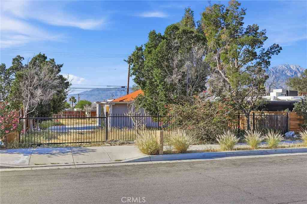 Homes For Sale - 66155 1st<br/> Desert Hot Springs, CA 92240