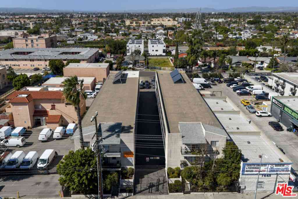 Homes For Sale - 7635 Lankershim Boulevard<br/> North Hollywood, CA 91605