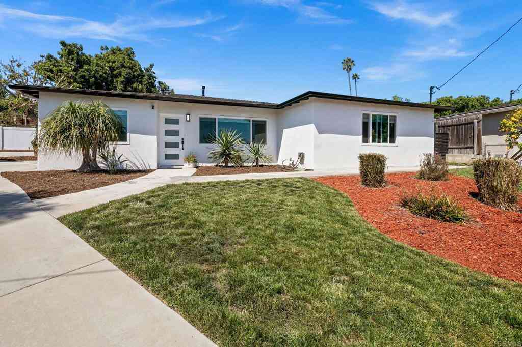 Homes For Sale - 527 Mynah Place<br/> Vista, CA 92083