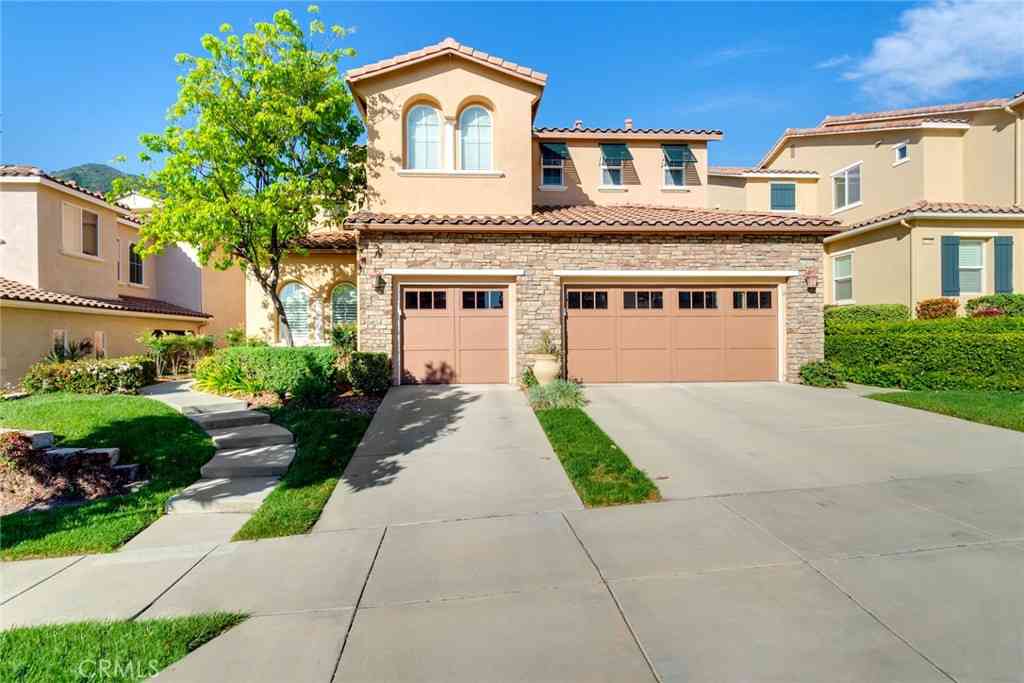 Condo For Sale - 23799 Cahuilla Court<br/> Corona, CA 92883