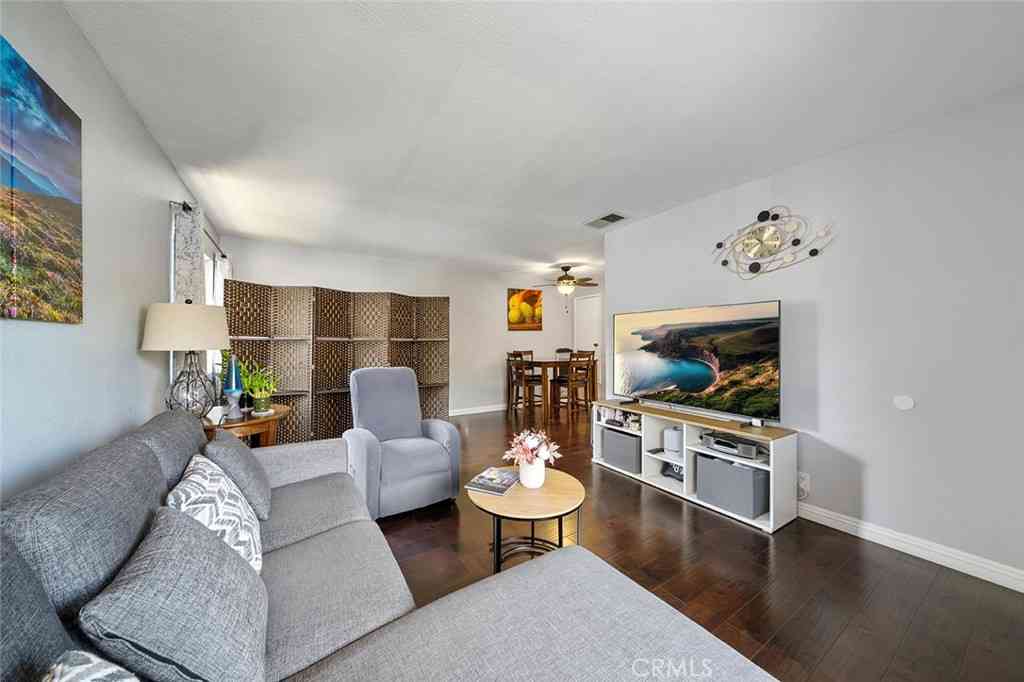 Condo For Sale - 871 W 13th Street #4<br/> Azusa, CA 91702