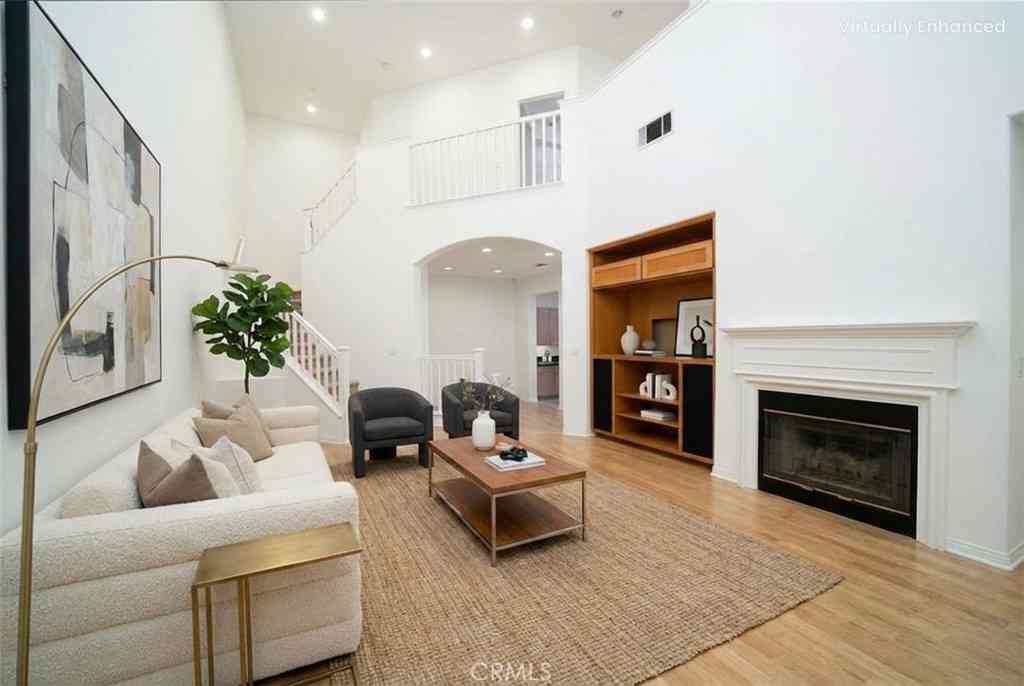 Townhouse For Sale - 30 Burlingame<br/> Irvine, CA 92602