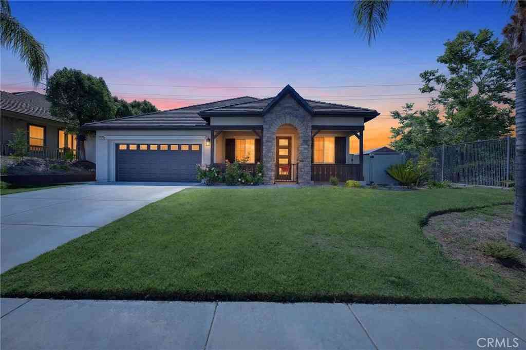 Homes For Sale - 27127 Oak Glen<br/> Murrieta, CA 92562