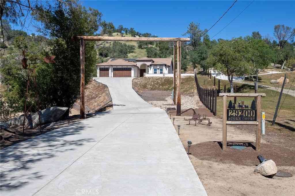 Homes For Sale - 29200 Acorn Ct<br/> Coarsegold, CA 93614