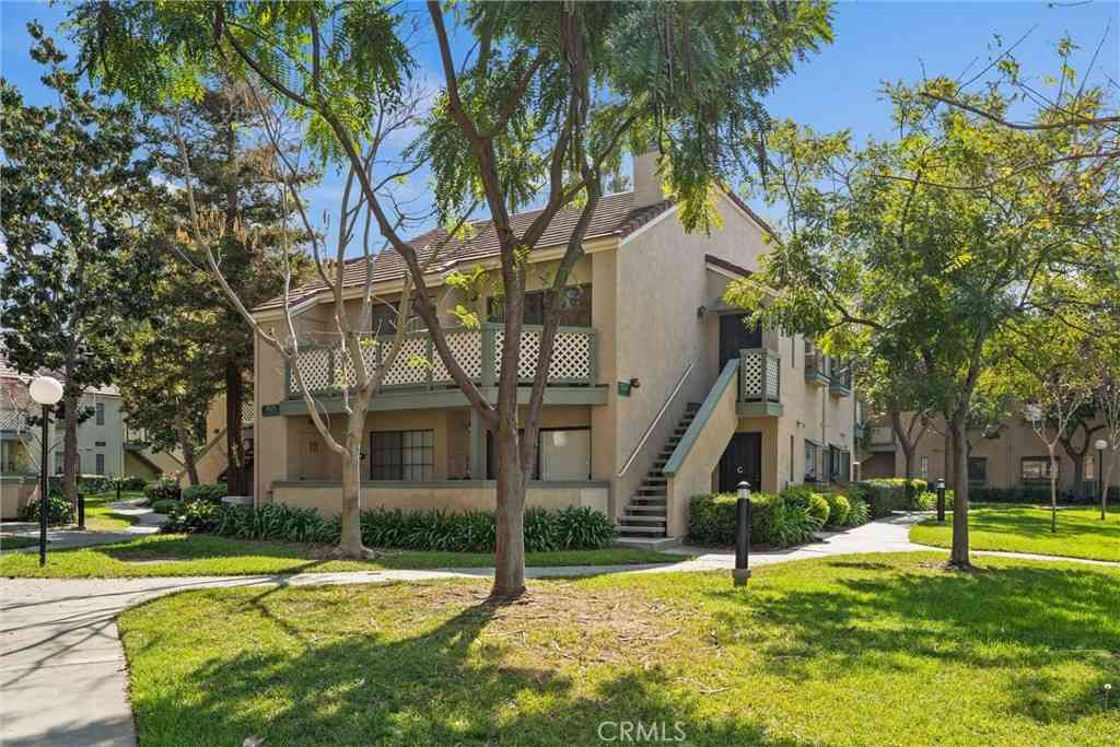 Condo For Sale - 3525 W Greentree Circle #G<br/> Anaheim, CA 92804