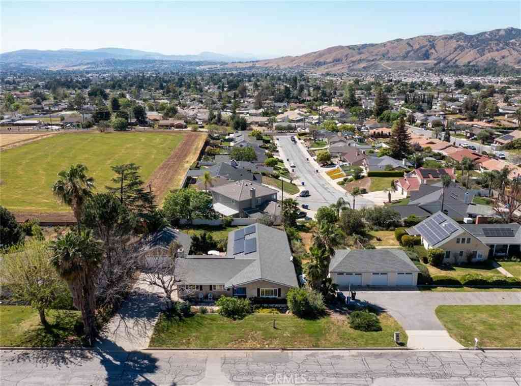 Homes For Sale - 11758 Grant Street<br/> Yucaipa, CA 92399