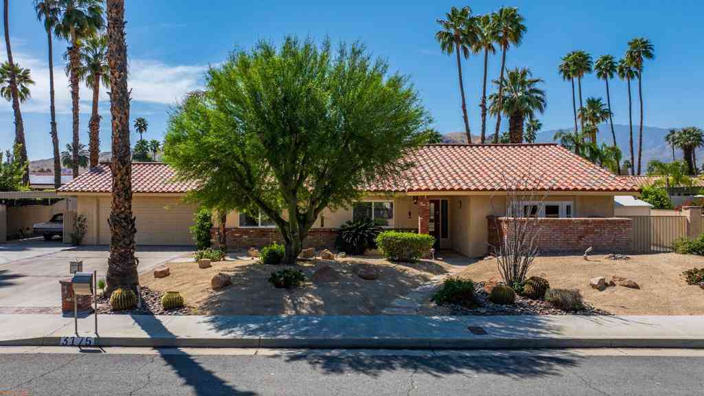 Homes For Sale - 3175 E Loma Vista Circle<br/> Palm Springs, CA 92264