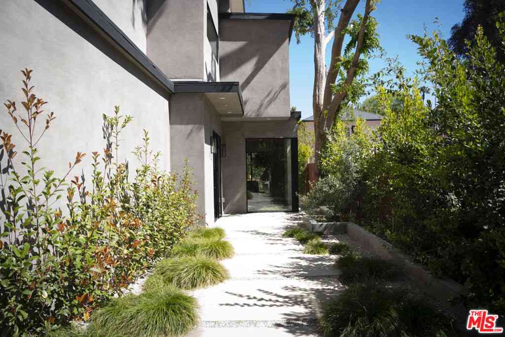 Homes For Sale - 3848 Vantage Avenue<br/> Studio City, CA 91604