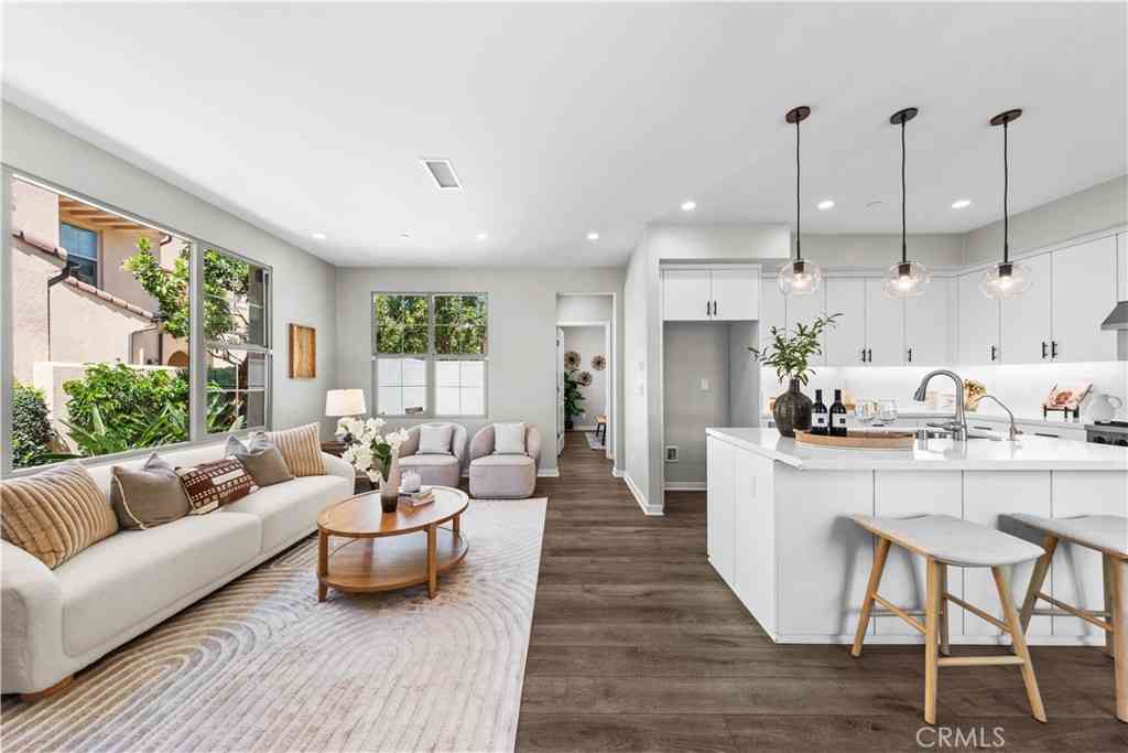 Townhouse For Sale - 235 Elkhorn<br/> Irvine, CA 92618