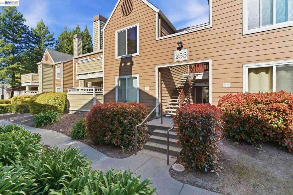 Condo For Sale - 255 Reflections Dr #22<br/> San Ramon, CA 94583
