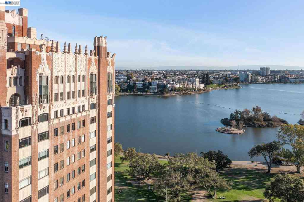 Condo For Sale - 492 Staten Ave #1002<br/> Oakland, CA 94610