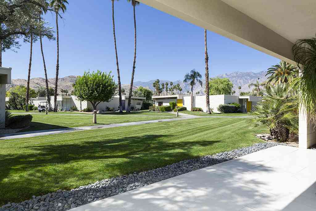 Condo For Sale - 318 Desert Lakes Drive<br/> Palm Springs, CA 92264
