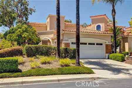 Townhouse For Sale - 49 Via Barcaza<br/> Coto de Caza, CA 92679