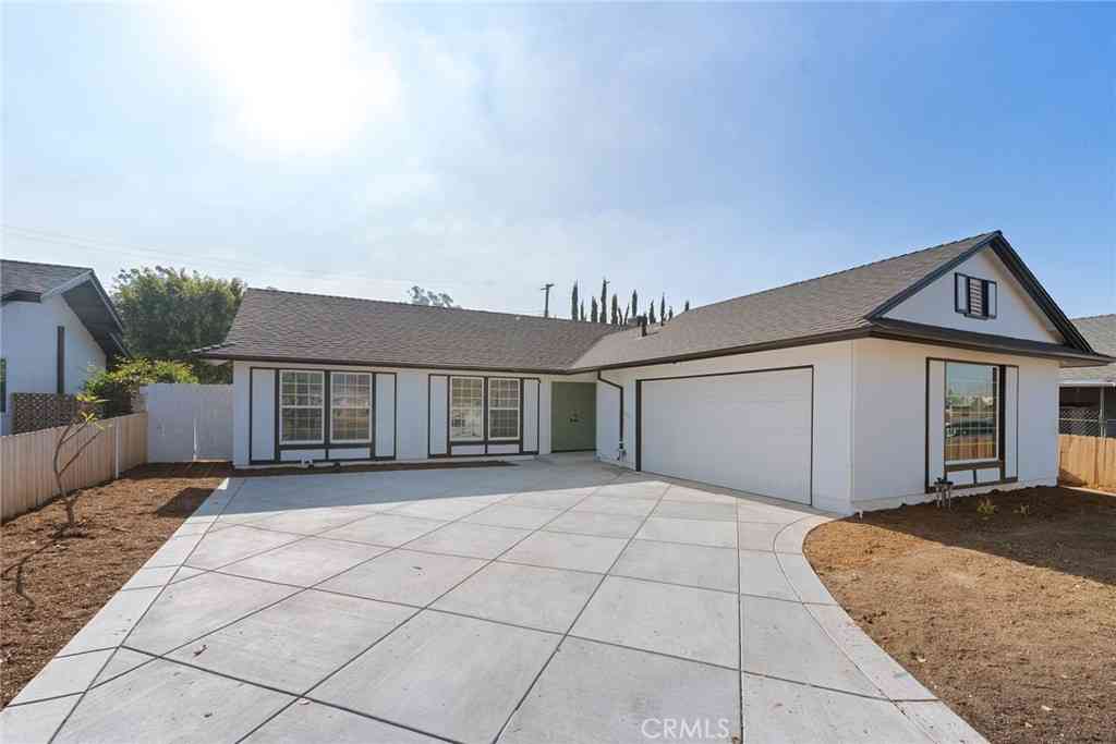 Homes For Sale - 23832 La Rosa<br/> Lake Forest, CA 92630