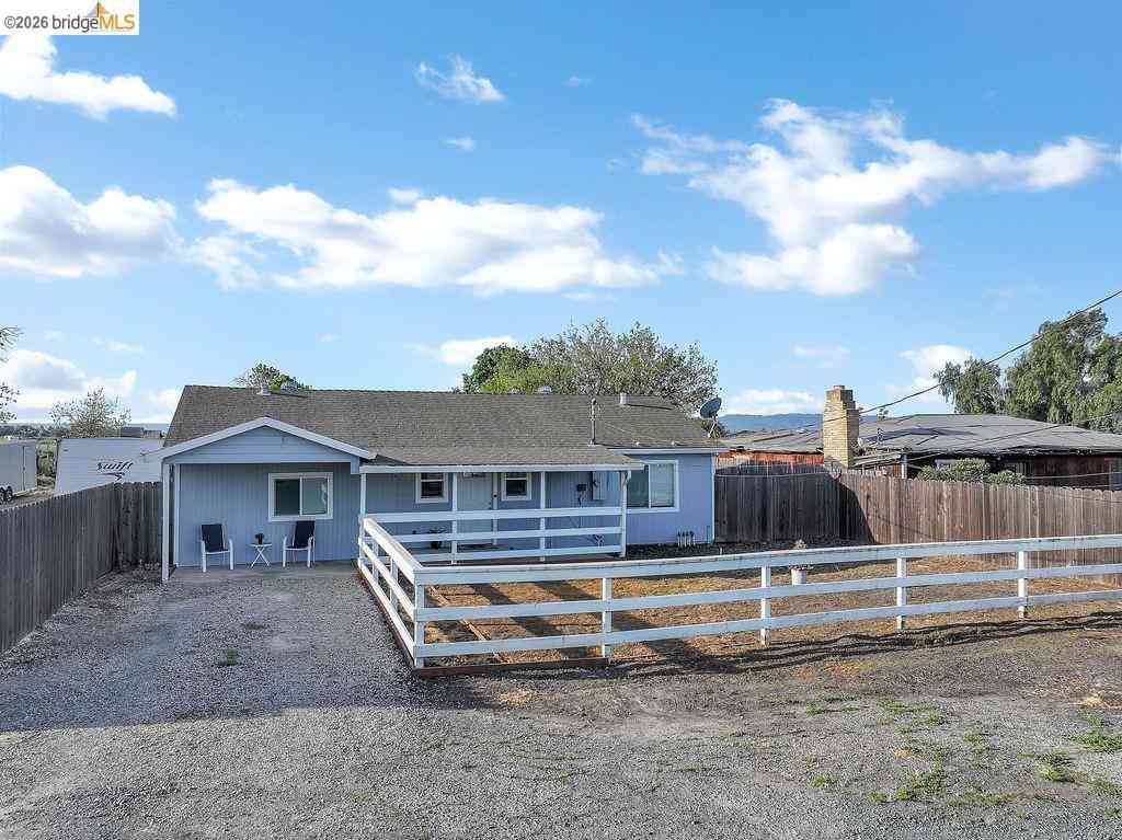 Homes For Sale - 2191 E Cypress Rd<br/> Oakley, CA 94561
