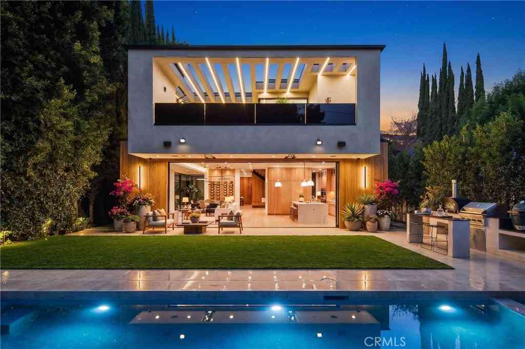 Homes For Sale - 14812 Huston Street<br/> Sherman Oaks, CA 91403
