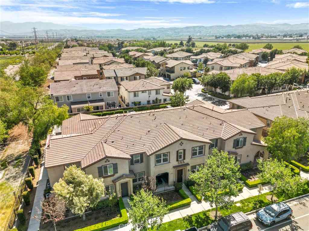 Condo For Sale - 6081 Satterfield Way<br/> Chino, CA 91710