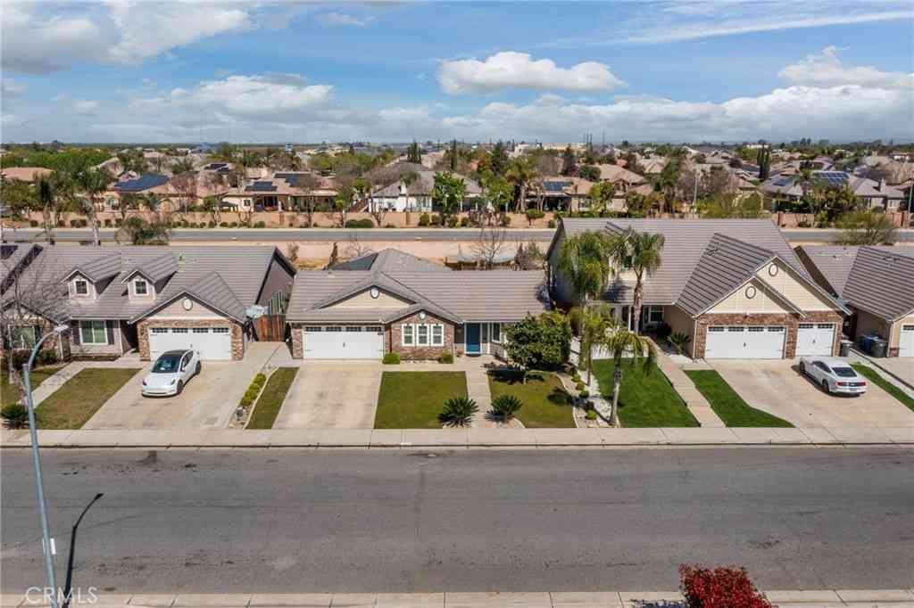 Homes For Sale - 13210 Sunlight Star<br/> Bakersfield, CA 93314