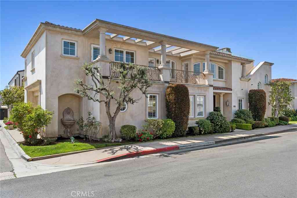 Homes For Sale - 521 Via Lido Nord<br/> Newport Beach, CA 92663