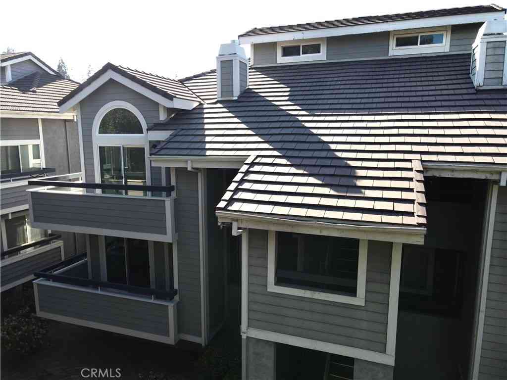 Condo For Sale - 26954 Flo #346<br/> Canyon Country, CA 91351