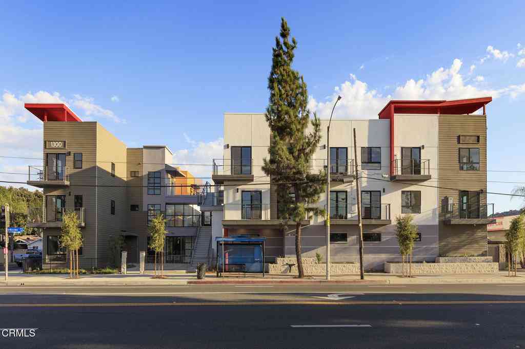 Apartment For Rent - 1300 W Mission Boulevard #201<br/> Pomona, CA 91766