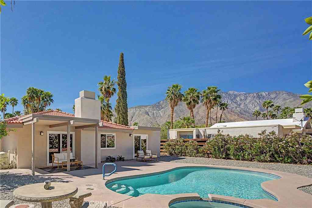 Homes For Sale - 1360 E Gem Circle<br/> Palm Springs, CA 92262