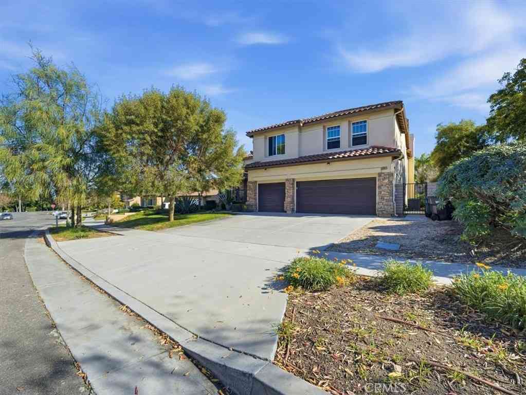 Homes For Sale - 2947 Gilbert Avenue<br/> Corona, CA 92881