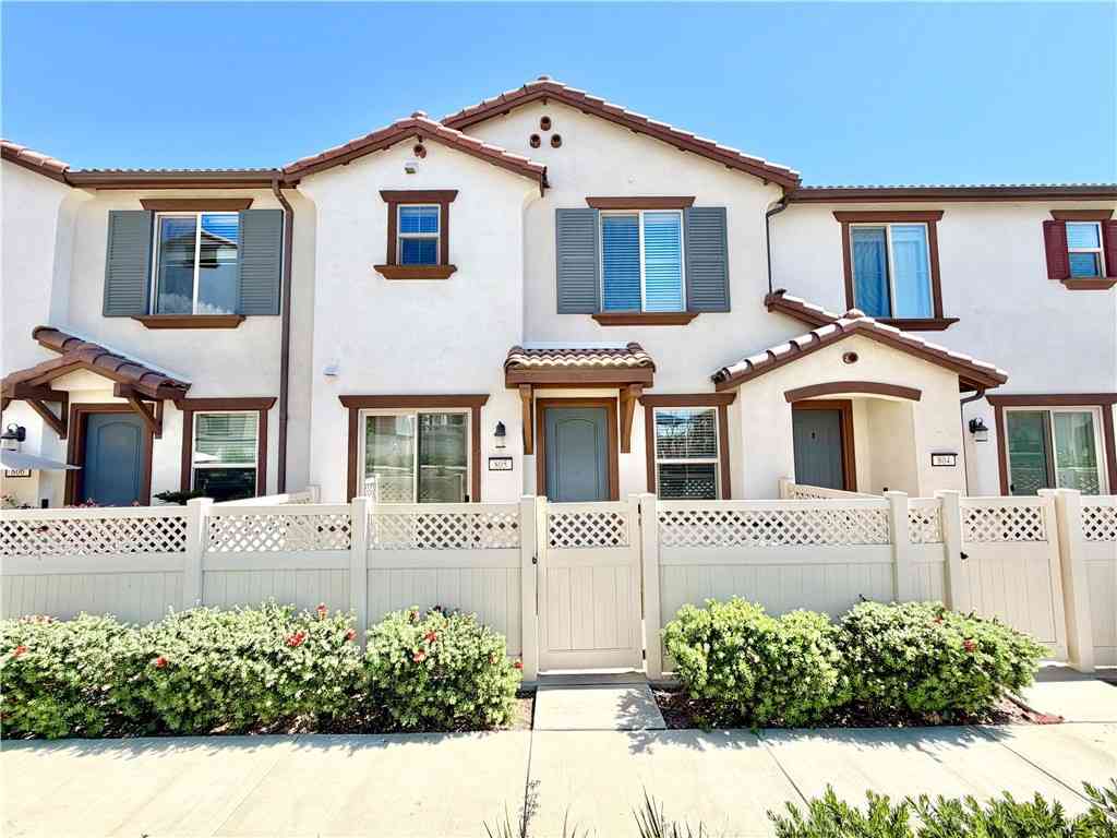 Condo For Rent - 24120 Dolcetto Avenue #805<br/> Murrieta, CA 92562