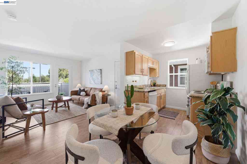 Condo For Sale - 22 Marina Lakes Dr<br/> Richmond, CA 94804