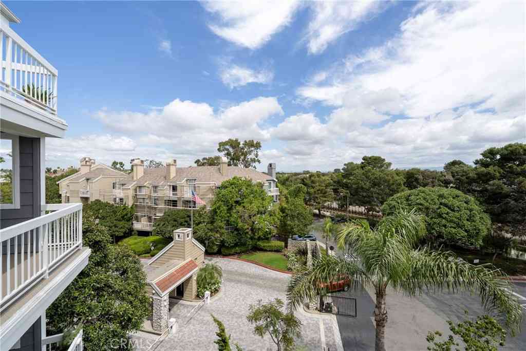 Condo For Sale - 20301 Bluffside Circle #315<br/> Huntington Beach, CA 92646