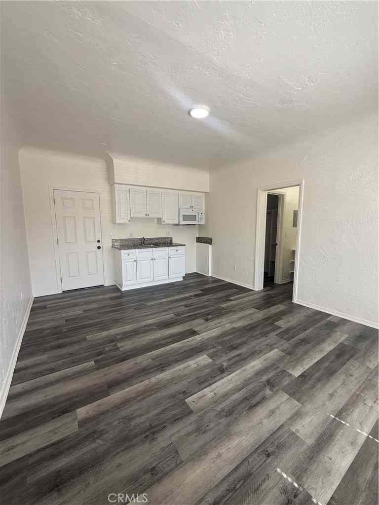 Apartment For Rent - 2001 Cedar Avenue #11<br/> Long Beach, CA 90806