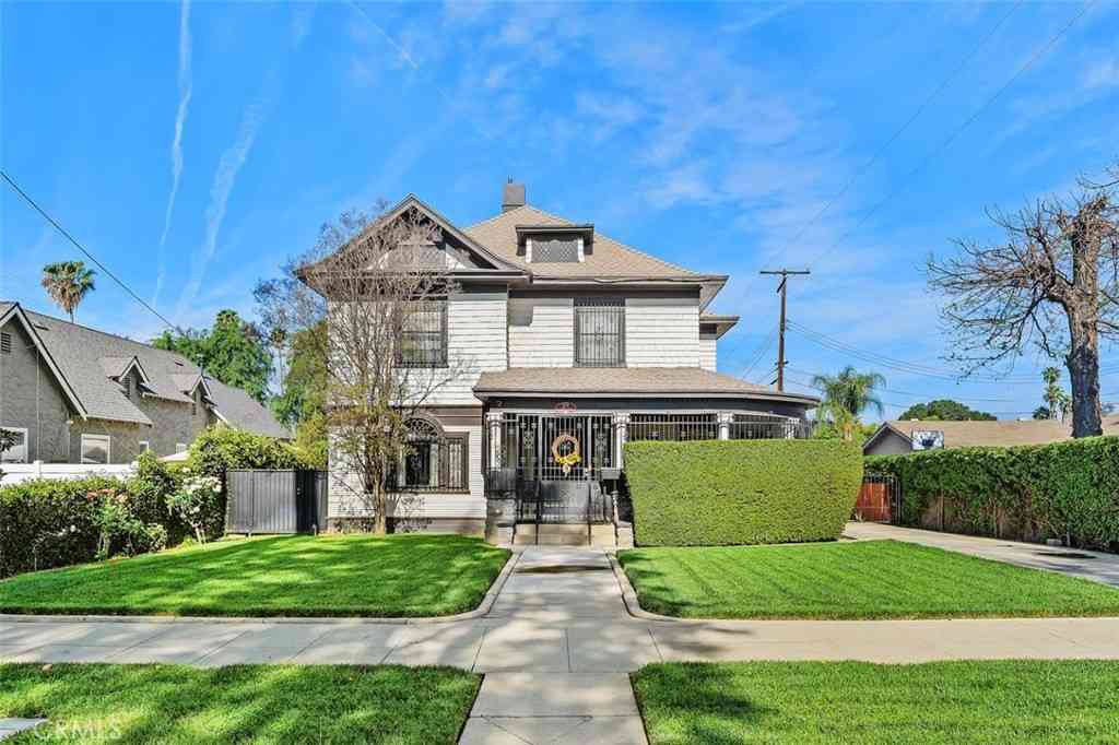 Homes For Sale - 4771 Victoria Avenue<br/> Riverside, CA 92507