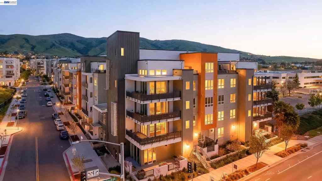 Condo For Sale - 2250 Kilowatt Way #402<br/> Fremont, CA 94539