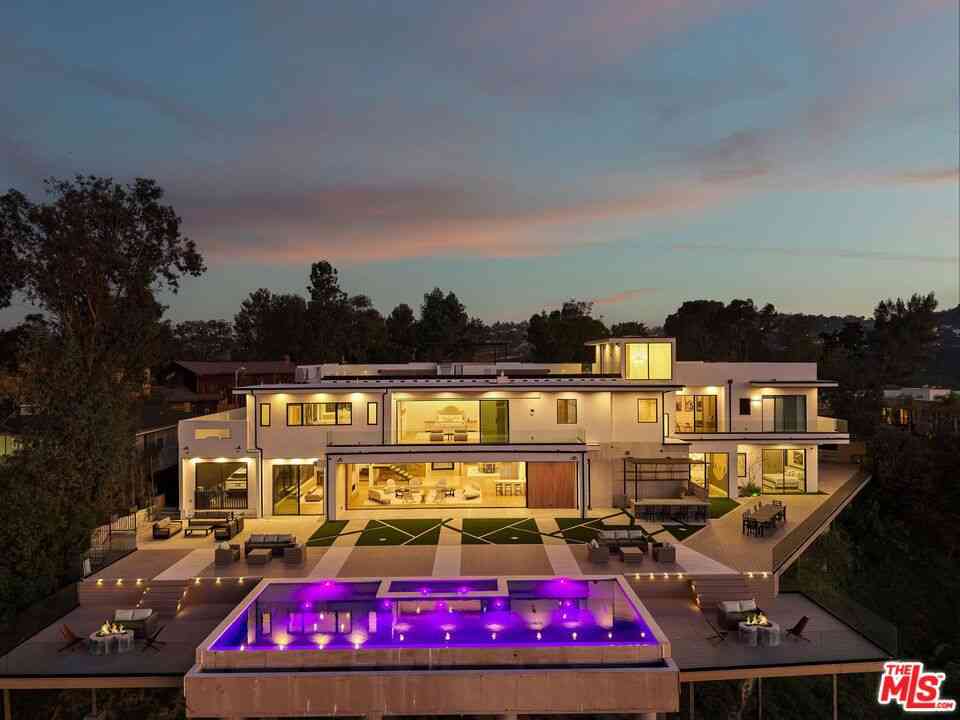 Homes For Sale - 4125 Royal Crest Place<br/> Encino, CA 91436