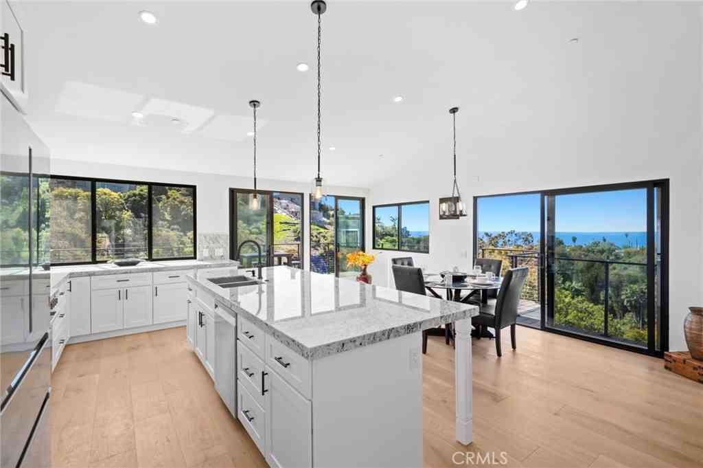 Homes For Sale - 990 Meadowlark Drive<br/> Laguna Beach, CA 92651