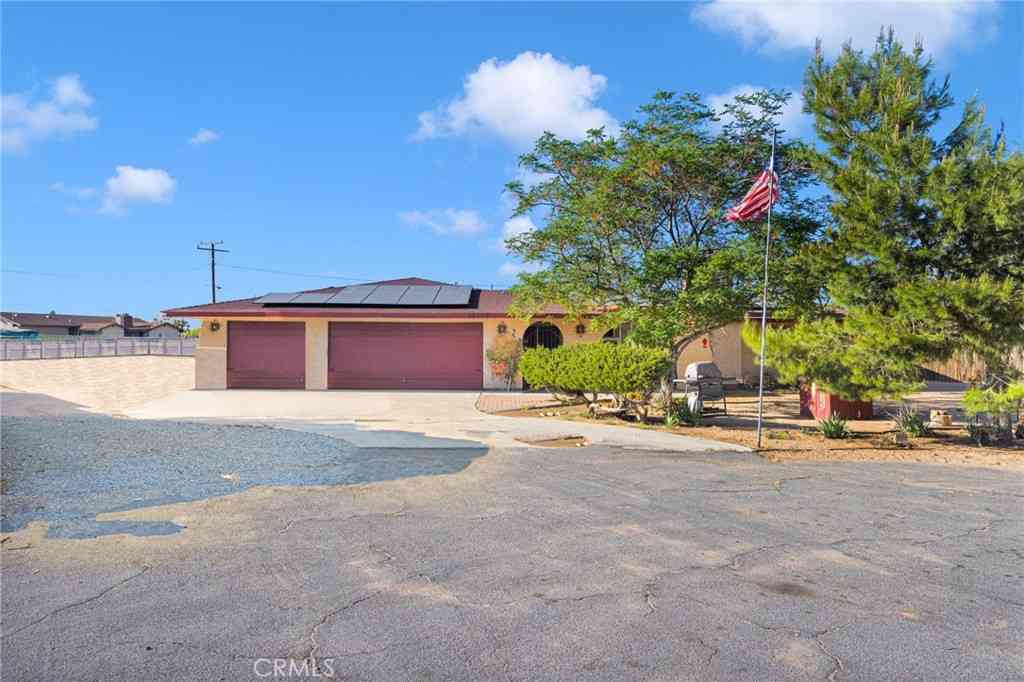 Homes For Sale - 12790 Patoka Court<br/> Apple Valley, CA 92308
