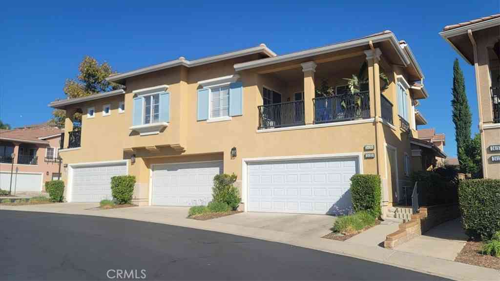 Townhouse For Sale - 24163 Arrowhead Court<br/> Valencia, CA 91354