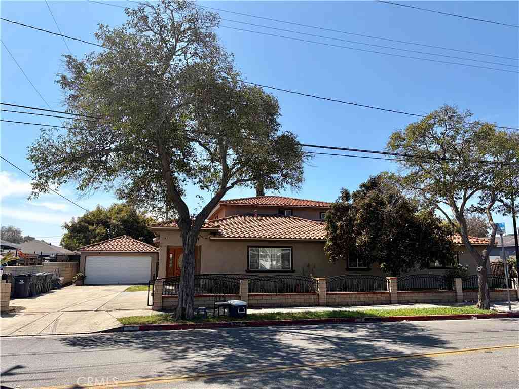 Homes For Sale - 1042 W Mcfadden<br/> Santa Ana, CA 92707
