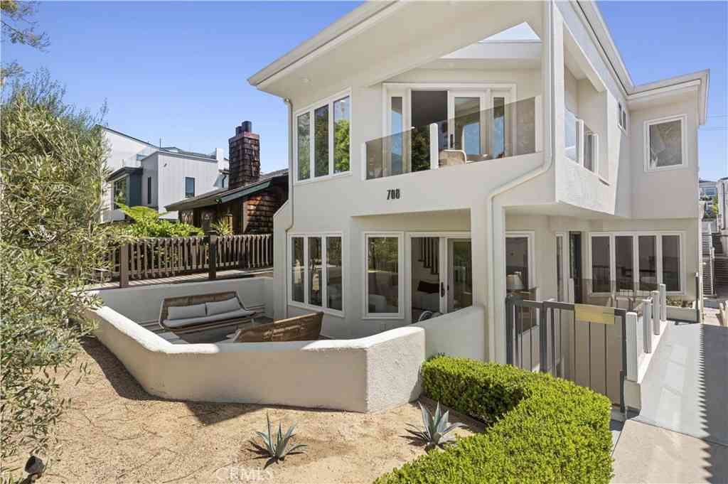 Condo For Sale - 708 Iris Avenue #A<br/> Corona Del Mar, CA 92625