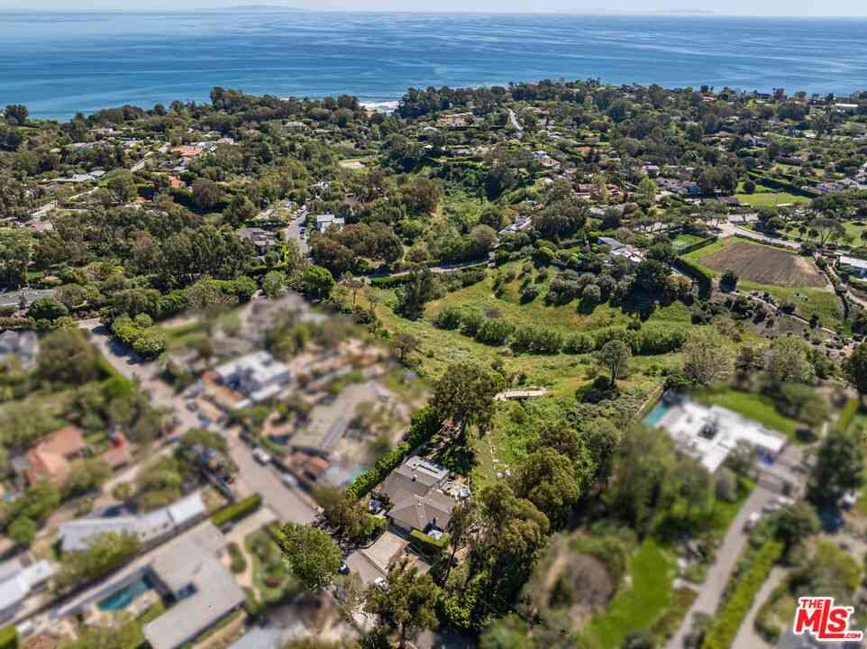 Homes For Sale - 28850 Boniface Drive<br/> Malibu, CA 90265