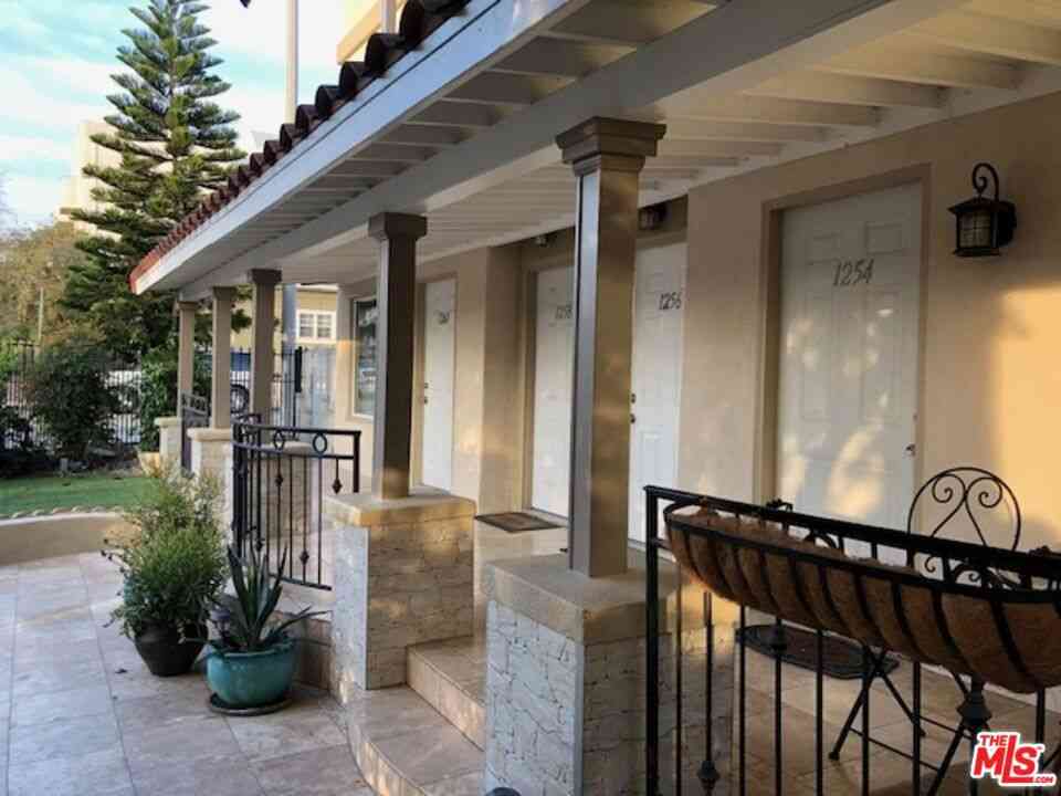 Condo For Rent - 1254 N Detroit Street #1254<br/> West Hollywood, CA 90046