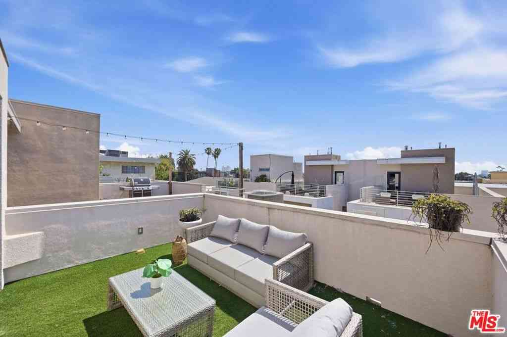 Homes For Sale - 1400 N Fuller Avenue #9<br/> Los Angeles, CA 90046